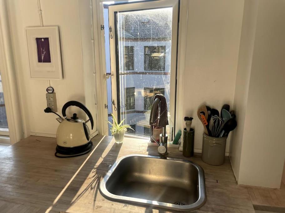 The Heart Of Norrebro Apartment, Sleeps 4 People * København